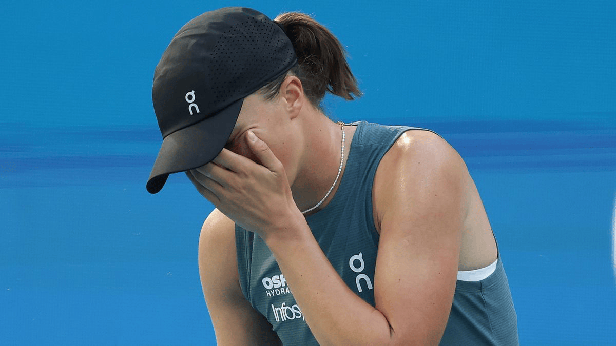 斯瓦泰克无预警炒掉教练费塞特！她将聘请沃兹尼亚奇父亲